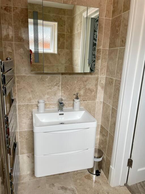 Modern 2 Bed Flat W Parking, Dog Friendly, Central Борнмут Экстерьер фото